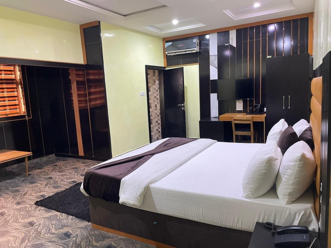 Deluxe Suite Alternate